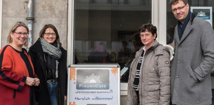 Staatssekretärin Susi Möbbeck besuchte Frauencafé im Welcome Treff
