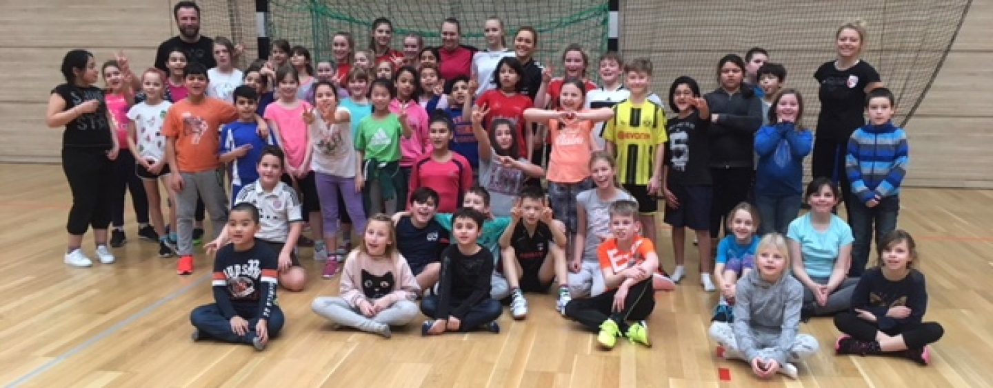 1. Handball Bundesliga Frauen Schultag in Halle-Neustadt