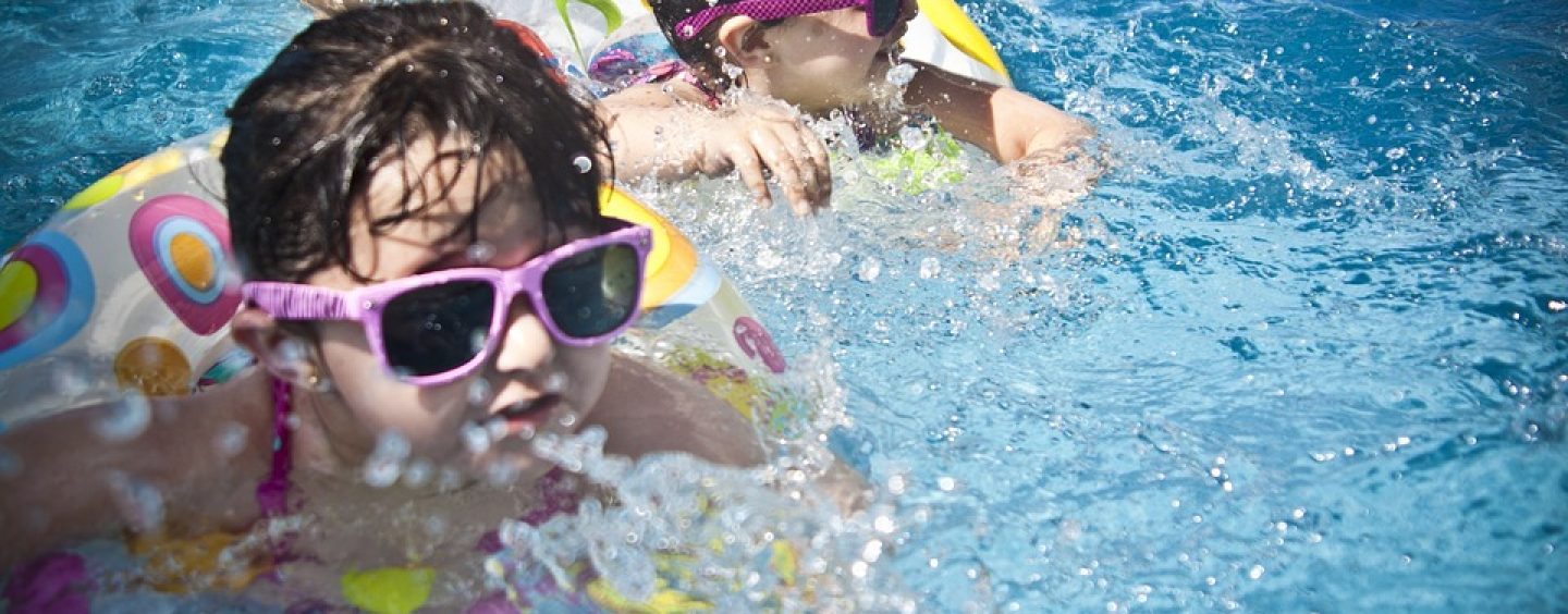 Schnappschuss in Badehose – Sommerliche Kinderbilder auf Social Media und im Internet