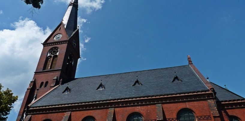 Johannesgemeinde Halle sucht Helfer für Kleidersammlung im März