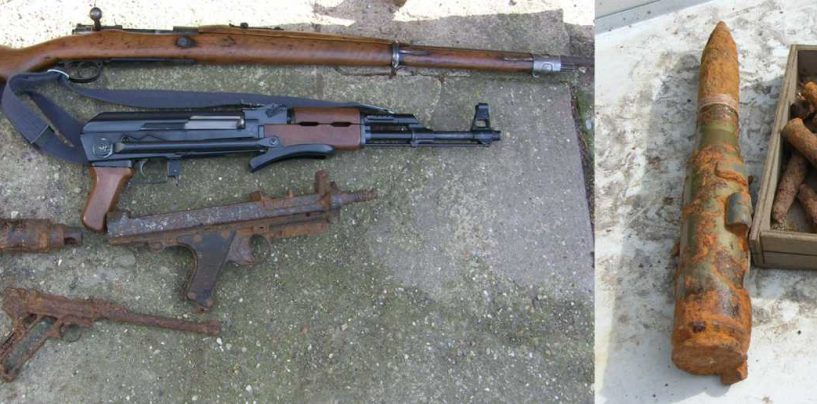 Polizei findet mehrere Langlaufwaffen, Pistolen, Granaten und Munition auf Grundstück