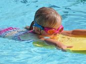 Sicher in die Ferien – 500 Schulkinder haben ihre Schwimmfähigkeiten gesichert und ausgebaut