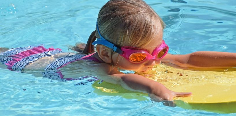 Sicher in die Ferien – 500 Schulkinder haben ihre Schwimmfähigkeiten gesichert und ausgebaut