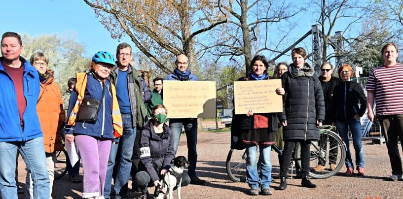Demo gegen die Sperrung der Peißnitzbrücke