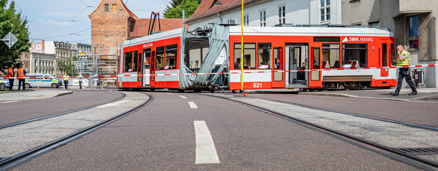 Straßenbahn in Innenstadt entgleist