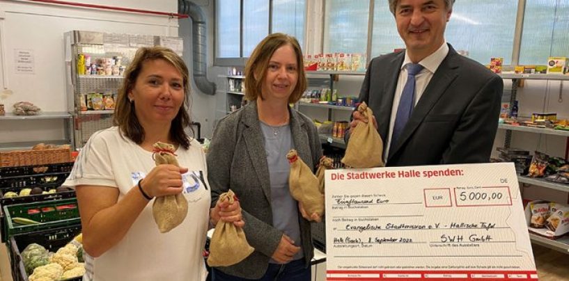 Stadtwerke Halle übergeben 5.000 Euro Spende an Evangelische Stadtmission Halle