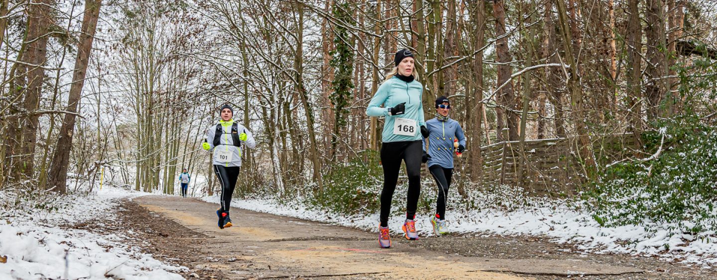 Winterlicher Heidelauf: Knackige Kälte lockt Sportler in die Heide
