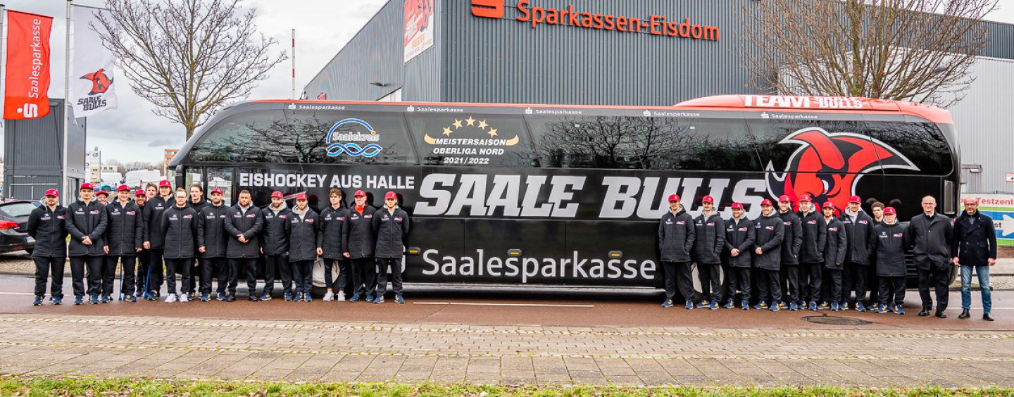 Größer, länger, komfortabler: Neuer Mannschaftsbus an die SAALE BULLS übergeben