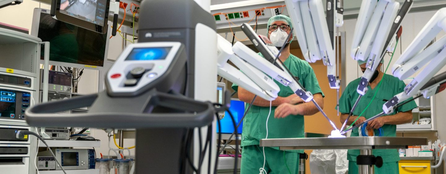 Universitätsmedizin Halle nimmt zweites OP-Robotersystem „da Vinci“ in Betrieb