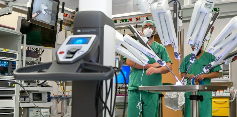 Universitätsmedizin Halle nimmt zweites OP-Robotersystem „da Vinci“ in Betrieb