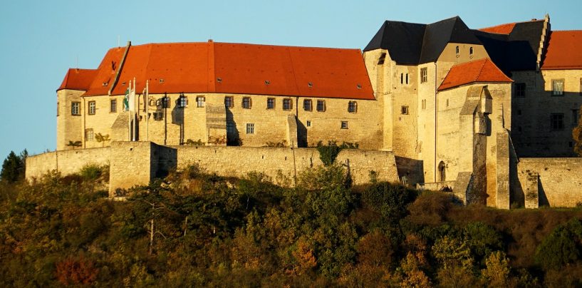 Ritterturniere und schönes Handwerk auf Schloss Neuenburg