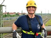 Mutige Feuerwehrfrau aus Savannah besucht Halle