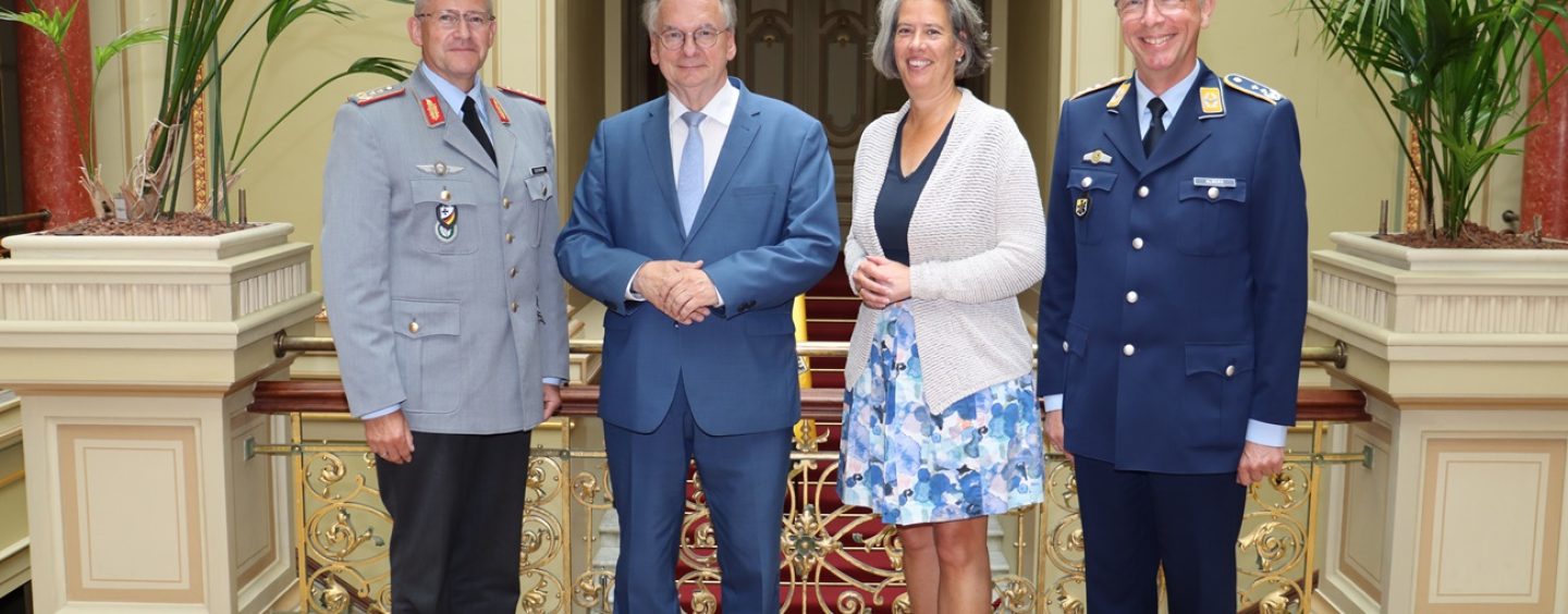 Ministerpräsident Haseloff empfängt Generalmajor Bodemann zum Antrittsbesuch