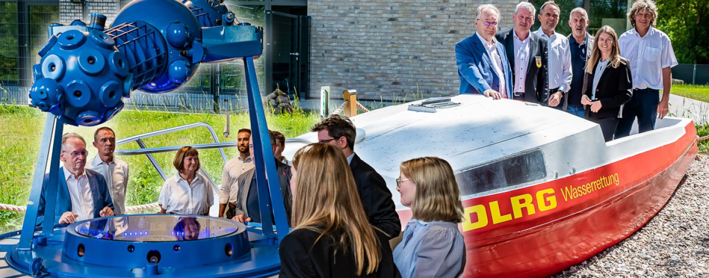 Ministerpräsident Haseloff besucht Planetarium & DLRG