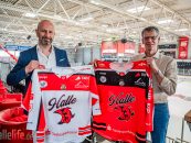 „Halle“ auf der Brust: Neue Trikots der Saale-Bulls präsentiert – Ausbau des Eisdoms beginnt 2024