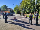 Klimakleber in Halle: Letzte Generation blockiert Straße