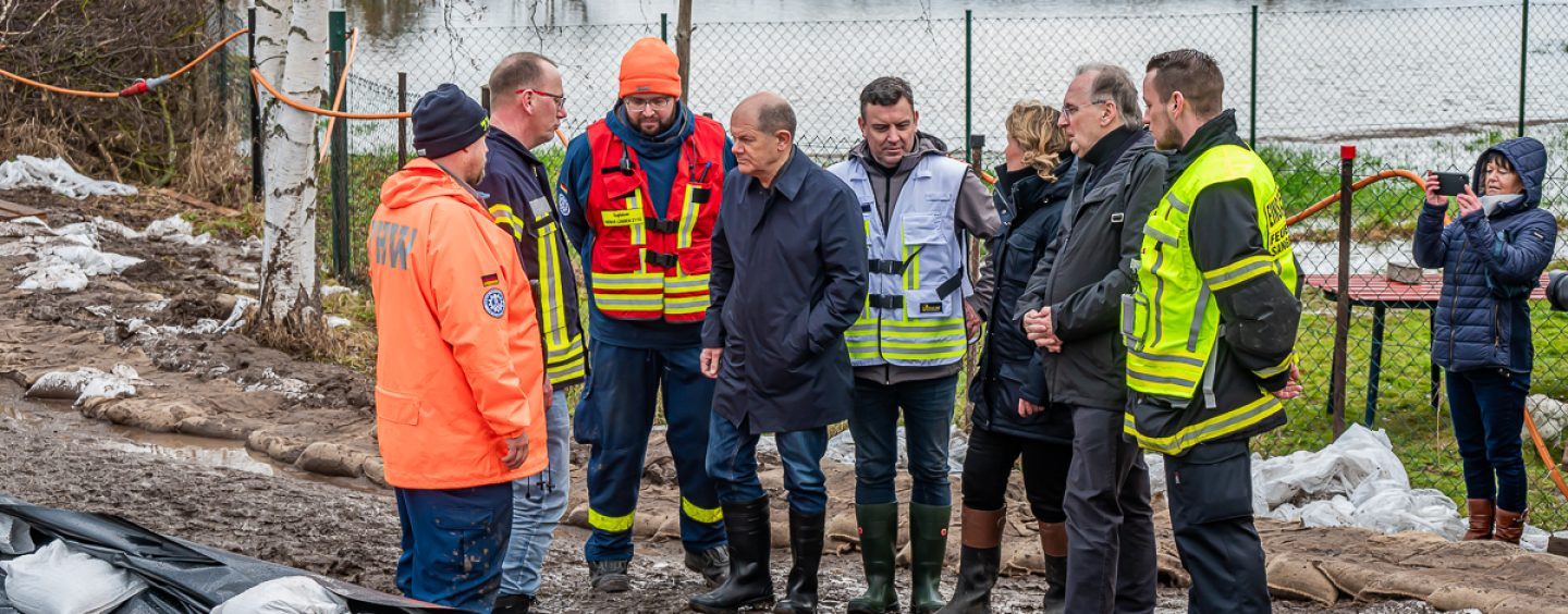 Bundeskanzler Olaf Scholz besuchte Hochwassergebiete an der Helme