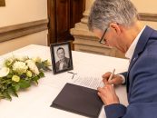 Kondolenzbuch für Peter Sodann: Bürgermeister Geier würdigt verstorbenen Schauspieler